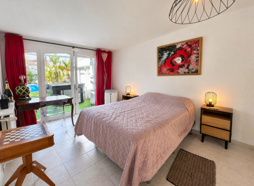 Ebenerdiges Haus mit Pool und Garten in Empuriabrava