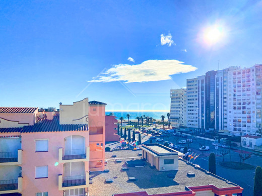 Piso con vistas al mar y parking privado en Empuriabrava