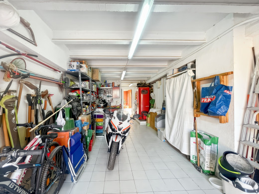 Haus mit Pool und Garage in der Nähe von Figueres, in Llers