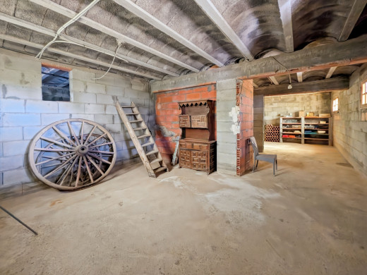 Maison avec 2 garages, grand terrain et sous-sol à La Garriga, Roses