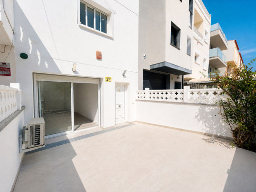 Casa con amarre privado de 12 x 4,6 m en Empuriabrava, con licencia turística