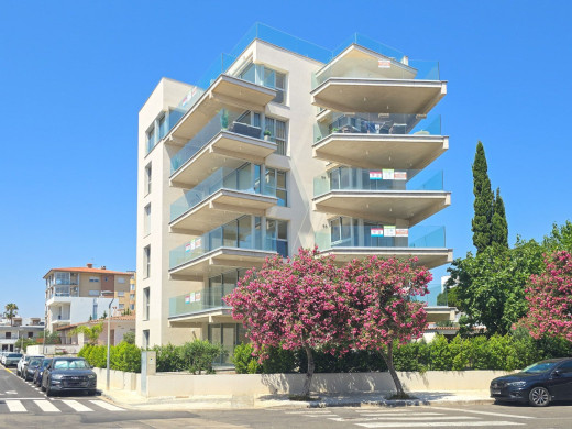 Edificio de nueva construcción con apartamentos a partir de 480.000 € en Roses.