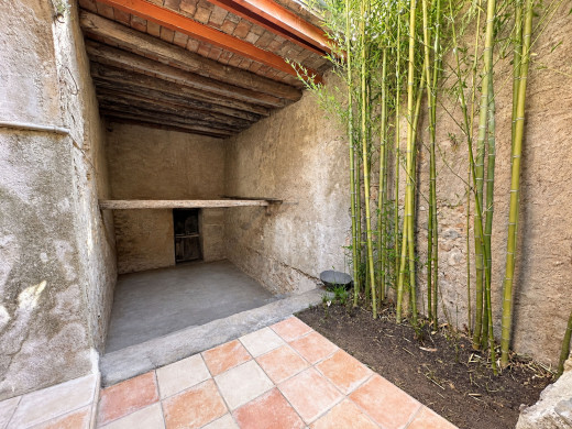 Village house to renovate opposite Bellcaire d’Empordà Castle