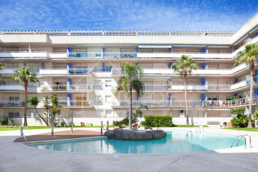 Meublé, rénové, 2 chambres et piscine
