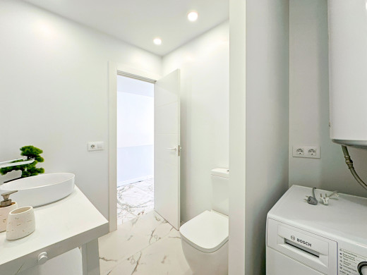 Apartment with mooring and tourist license, renovated in Empuriabrava