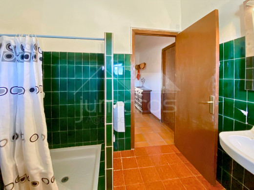 Maison traversante au coeur du village de Vilamaniscle, Espagne