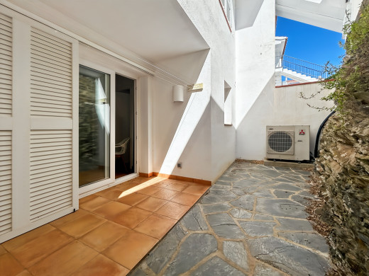 Casa con garaje en venta en Cadaqués, vista al mar y cerca de la playa