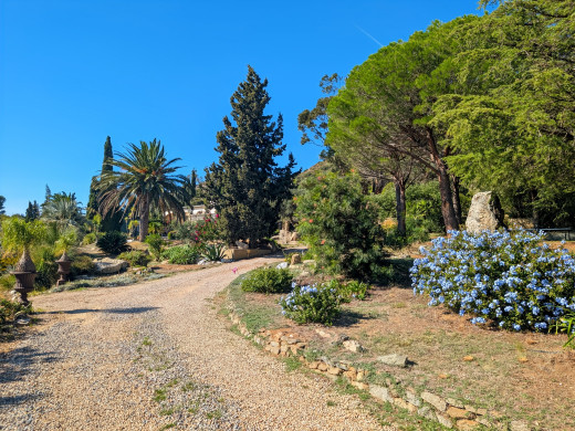 Propiedad con encanto en Pau: 9500 m², piscina, naturaleza y vistas