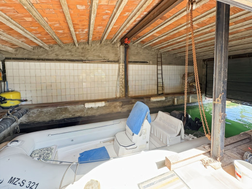 Villa with private mooring and boat garage in Empuriabrava