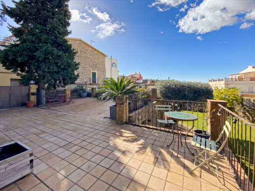 Maison avec grand jardin et loft indépendant au coeur du village