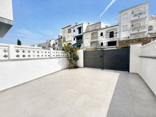 Casa con amarre privado de 12 x 4,6 m en Empuriabrava, con licencia turística