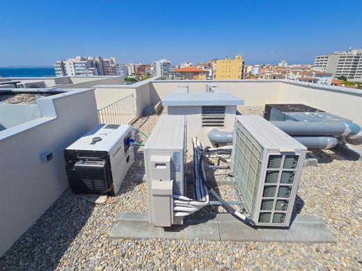 Edificio de nueva construcción con apartamentos a partir de 480.000 € en Roses.
