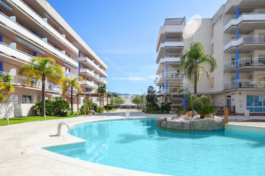 2 bedrooms, 10m2 terrace, 1st floor, secure residence with swimming pool.