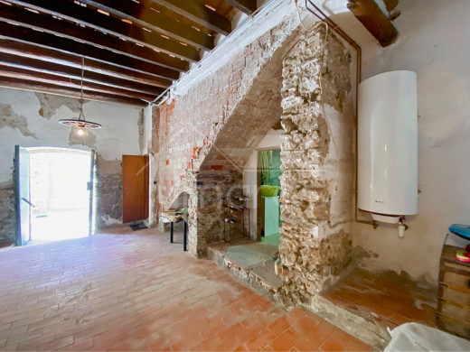 Maison traversante au coeur du village de Vilamaniscle, Espagne