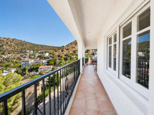 Maison avec vue mer, 6 chambres et 2 garages à Canyelles