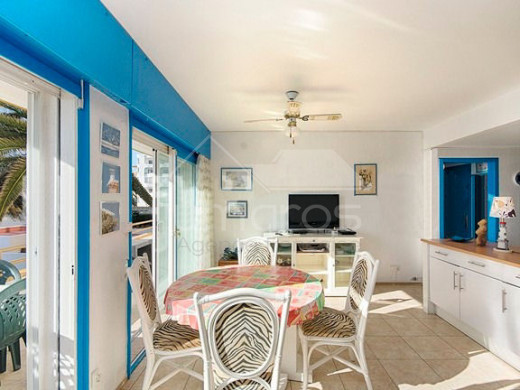 Apartamento a 50m de la playa con piscina comunitaria
