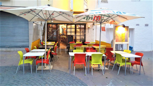 Restaurant-Pizzeria au centre de Roses