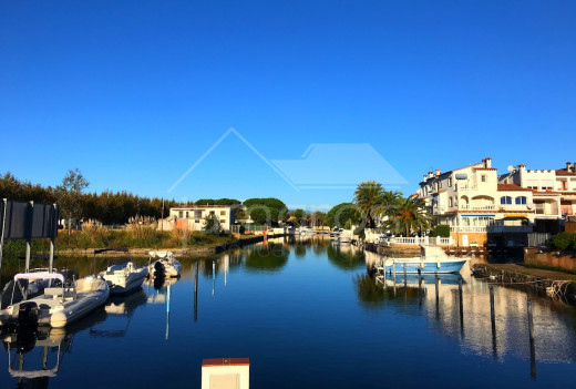 40m2, vue canal, parking privé