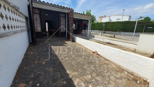 1 bedroom apartment and parking place
