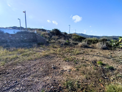 Parcelle de 573 m2 pour construire, avec vue sur le Cap de Creus et la mer.