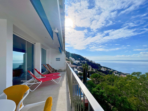 Maison vue mer avec plusieurs terrasses