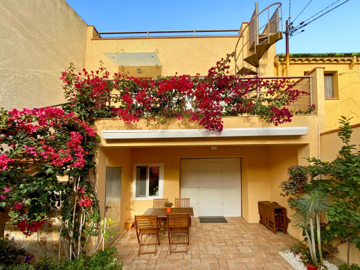 Maison de village rénovée en vente à Palau-Saverdera