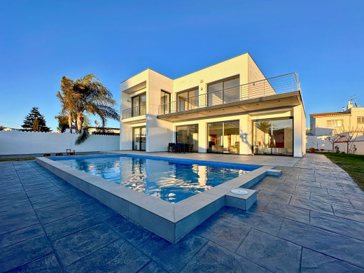 Villa moderne construite en 2020 à Empuriabrava