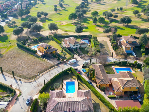 Villa de luxe avec piscine au Golf de Torremirona, Navata