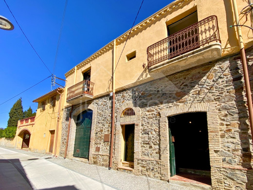 Maison traversante au coeur du village de Vilamaniscle, Espagne