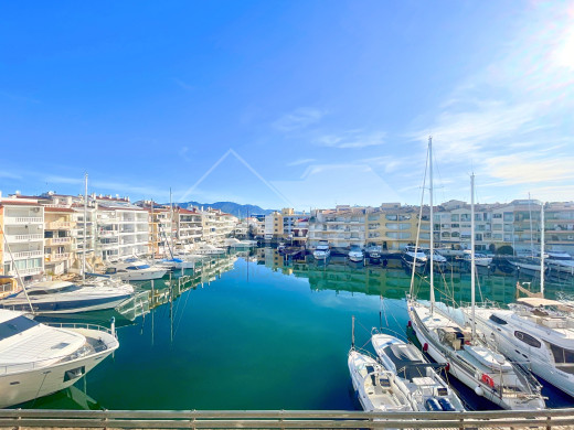 Appartement au Club Nautic d'Empuriabrava, avec terrasse et belle vue canal