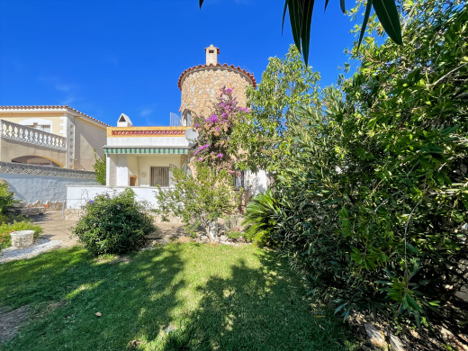 Maison à Empuriabrava avec jardin et garage
