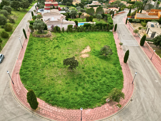 Parcela de 1.593 m² en venta en Golf de Peralada