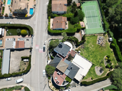 Ensemble immobilier à Roses, proche plage, avec licence touristique