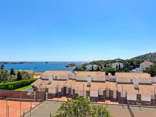 Appartment mit Meerblick und Privatparkplatz in Cadaqués, 200m vom Strand entfernt