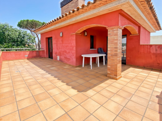 Haus mit Pool und großer Garage in L'Escala