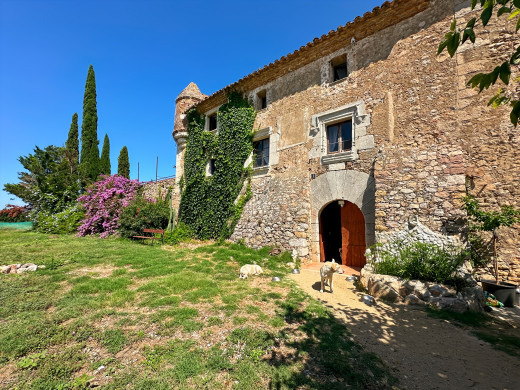 Traditional Catalan masia for sale in L'Escala, Costa Brava