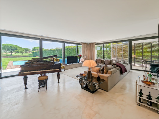 Villa with golf views in Peralada, swimming pool and lift
