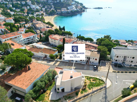 Maison neuve vue mer à Canyelles, vendue clés en main