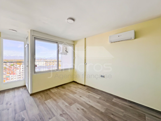 Renovated studio on the top floor near the beach in Empuriabrava
