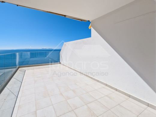 Seafront apartment with a tourist licence in Roses