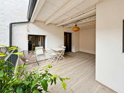 Apartamento dúplex con terraza y garaje en el corazón del Alt Empordà