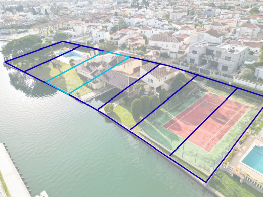 Parcela de 500m2 en el canal de Empuriabrava