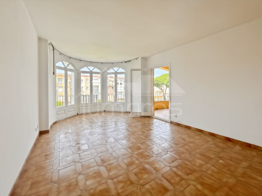 Grand appartement à Gran Reserva, à 300m de la plage, parking privé