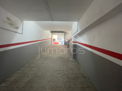 Parkplatz im Zentrum von Roses