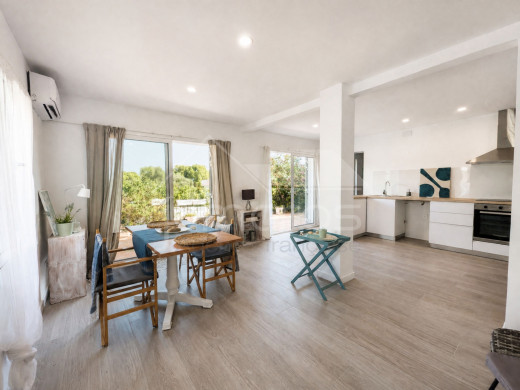 Appartement rénové avec une grande terrasse près de la plage à Llançà