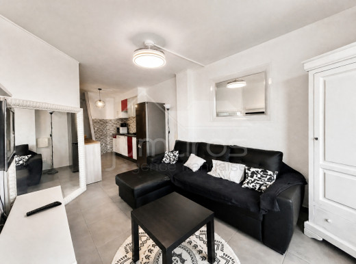 Piso de un dormitorio con vistas al canal en Empuriabrava