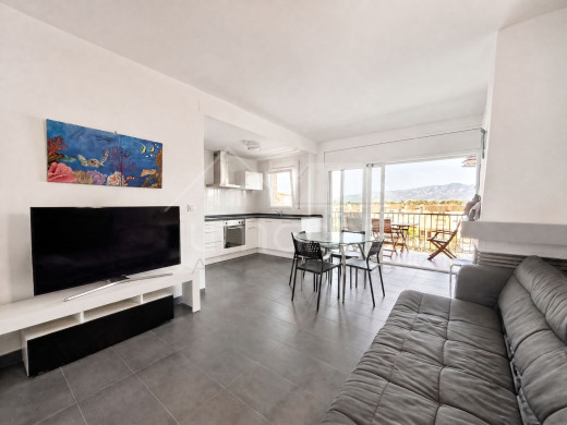 Appartement au dernier étage rénové à Empuriabrava