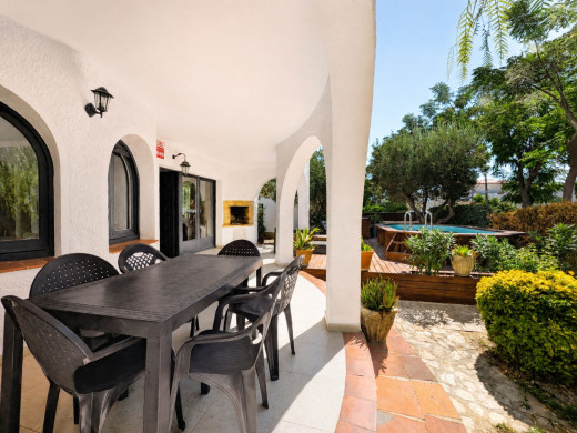 Villa avec piscine, garage et licence touristique à Empuriabrava