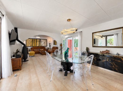 Ebenerdiges Haus mit Pool und Garten in Empuriabrava