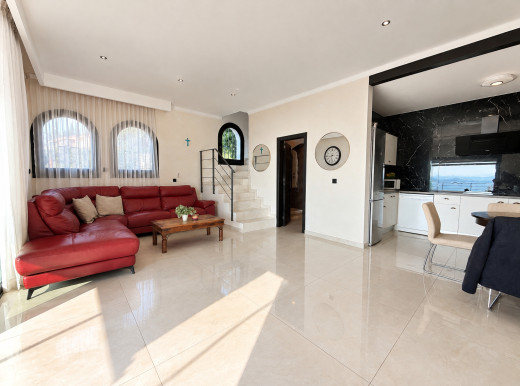 Villa mit privatem Pool und Panoramablick auf die Bucht von Roses.